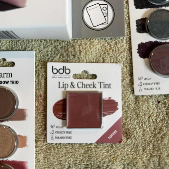 Billion Dollar Beauty Makeup Box / Mirror, Eyeshadow, and Blush BRAND NEW - Picture 7 of 12